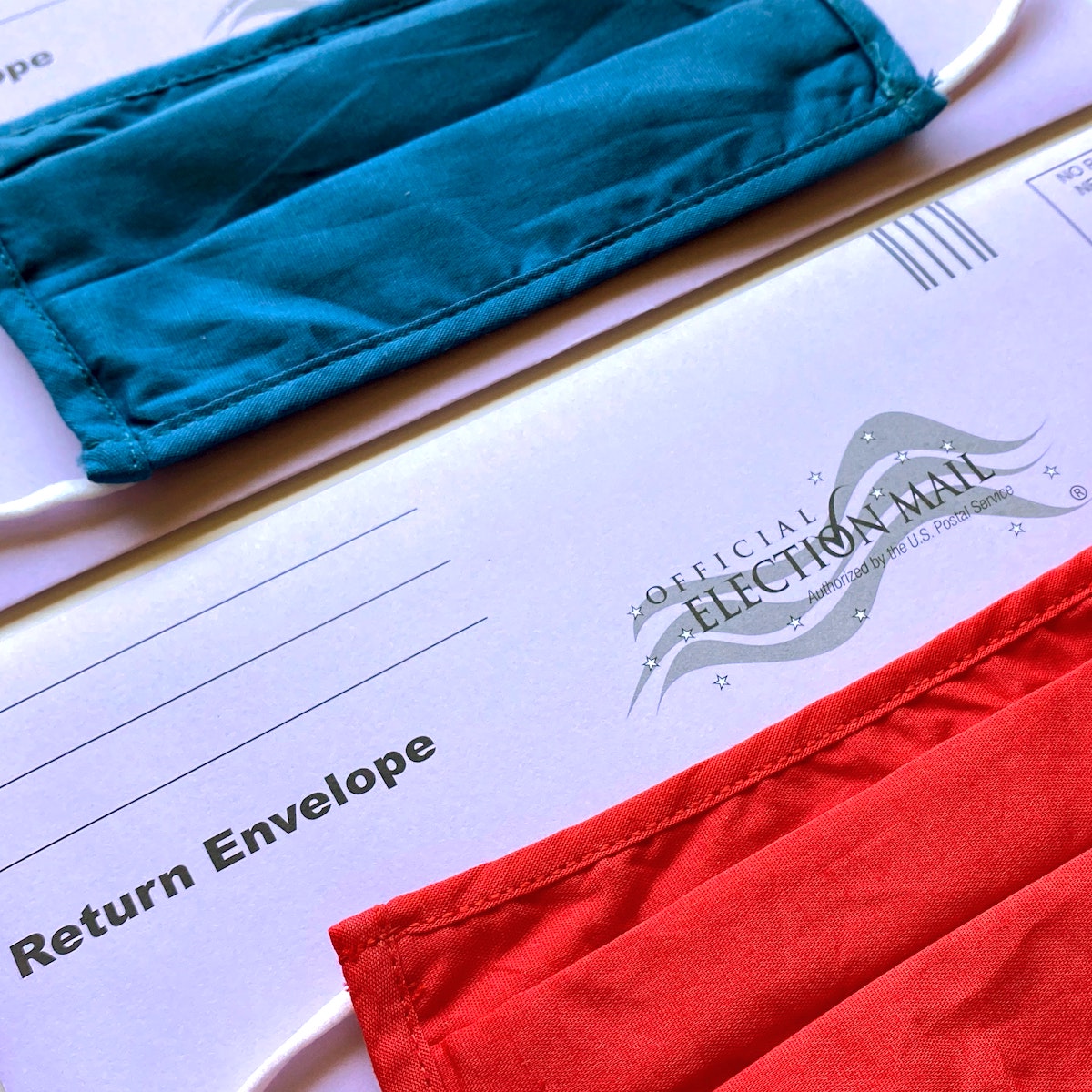 Impact of the Coronavirus Pandemic on Red, Blue, and Swing States